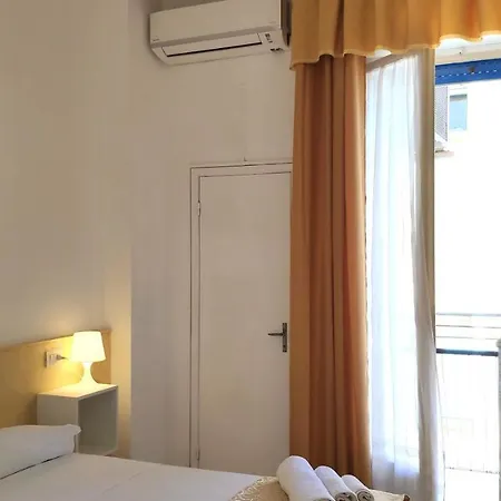 Paris Szálloda